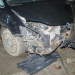 Řidič osobního auta naboural u Chýnova do viaduktu