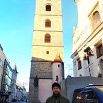 Anděl v podání policisty sklidil v Budějovicích po letu z Černé věže aplaus i obdiv tisíců nadšených diváků
