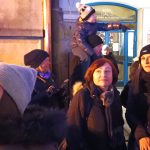 Anděl v podání policisty sklidil v Budějovicích po letu z Černé věže aplaus i obdiv tisíců nadšených diváků