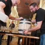 Belgický speciál od českých sládků. Budějovický Budvar a minipivovar Lucky Bastard uvařili limitku Blonde B(l)ond
