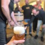 Belgický speciál od českých sládků. Budějovický Budvar a minipivovar Lucky Bastard uvařili limitku Blonde B(l)ond