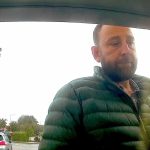 Policie pátrá po totožnosti mužů, kteří vybírali peníze z kradené platební karty