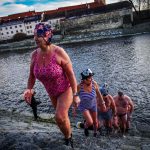 Otava u pivovaru zamrzla, otužilci tak museli pod jez