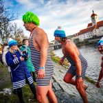 Otava u pivovaru zamrzla, otužilci tak museli pod jez