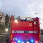 Nad silnici v Táboře někdo natáhl silonový vlasec. Zamotala se do něj kavka. Hasiči museli zastavit dopravu