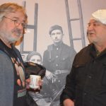 V Kominickém muzeu v Záříčí se sešli přátelé na novoroční punč. Objevil se americký kominík i krásná kominice