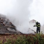 Manipulace se žhavým popelem způsobila požár střechy stodoly v Dolních Novosedlech
