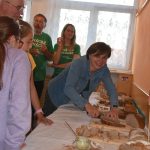 Chlebování i husaři na koních. Folklorní festival v Kovářově začíná