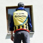 VIDEO: V malebné vesnici na Písecku závodníky vítalo slunečné počasí