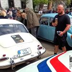 Perličky z přehlídky veteránů na zámku v Třeboni: Svatba v Renaultu, Fantomasův skoro Citroën i Mickey Mouse