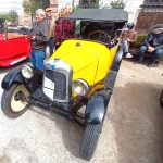 Perličky z přehlídky veteránů na zámku v Třeboni: Svatba v Renaultu, Fantomasův skoro Citroën i Mickey Mouse