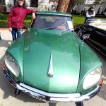 Perličky z přehlídky veteránů na zámku v Třeboni: Svatba v Renaultu, Fantomasův skoro Citroën i Mickey Mouse