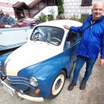 Perličky z přehlídky veteránů na zámku v Třeboni: Svatba v Renaultu, Fantomasův skoro Citroën i Mickey Mouse