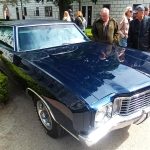 Perličky z přehlídky veteránů na zámku v Třeboni: Svatba v Renaultu, Fantomasův skoro Citroën i Mickey Mouse