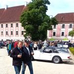 Perličky z přehlídky veteránů na zámku v Třeboni: Svatba v Renaultu, Fantomasův skoro Citroën i Mickey Mouse