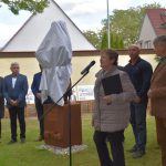 V Bernarticích při vzpomínkové akci odhalili sochu doktorky Kálalové – di Lottiové