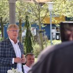 Slávisté potěšili seniory – darovali jim dva velké párty stany