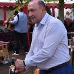 Slávisté potěšili seniory – darovali jim dva velké párty stany