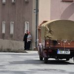 VIDEO: Veterány dorazily do Petrovic ve velkém počtu. Diváci také