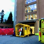 AKTUALIZOVÁNO: Záchranáři a hasiči informují o transportu pacienta s podezřením na ebolu. V táborské nemocnici dezinfikovali personál i prostory