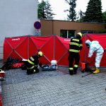 AKTUALIZOVÁNO: Záchranáři a hasiči informují o transportu pacienta s podezřením na ebolu. V táborské nemocnici dezinfikovali personál i prostory