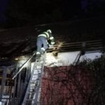 V Lomnici nad Lužnicí shořela stodola, obytný dům hasiči uchránili