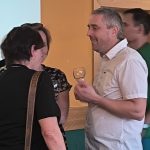 Chlebování i husaři na koních. Folklorní festival v Kovářově začíná