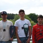 Mezi jezy potřetí. Závod v Sezimově Ústí přilákal vysoký počet paddleboardistů