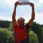 Mezi jezy potřetí. Závod v Sezimově Ústí přilákal vysoký počet paddleboardistů