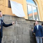 Podplukovník Ladislav Komorád má pamětní desku na budově Městského úřadu v Písku