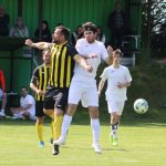 Ve fotbalové III. třídě na obou pólech tabulky řádně přituhuje