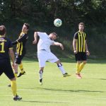 Ve fotbalové III. třídě na obou pólech tabulky řádně přituhuje