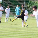 Ve fotbalové III. třídě na obou pólech tabulky řádně přituhuje