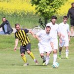 Ve fotbalové III. třídě na obou pólech tabulky řádně přituhuje