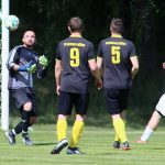 Ve fotbalové III. třídě na obou pólech tabulky řádně přituhuje
