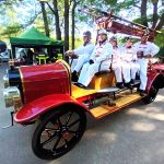 Nejstarší motorka na Křivonosce měla 1,5 koně a brzdí se i nohama. Primátorka dorazila v hasičské uniformě