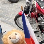 V Třeboni požehnaný motocykl BMW honil školního rošťáka Rouska ve filmu Dívka na koštěti