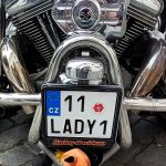 V Třeboni požehnaný motocykl BMW honil školního rošťáka Rouska ve filmu Dívka na koštěti