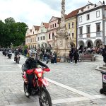 V Třeboni požehnaný motocykl BMW honil školního rošťáka Rouska ve filmu Dívka na koštěti