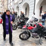 V Třeboni požehnaný motocykl BMW honil školního rošťáka Rouska ve filmu Dívka na koštěti