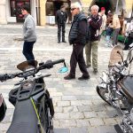 V Třeboni požehnaný motocykl BMW honil školního rošťáka Rouska ve filmu Dívka na koštěti