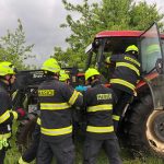 Po nehodě traktoru v Broučkově Lhotě museli záchranáři resuscitovat muže