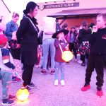Malí čarodějové ve Větřní házeli košťaty, jeli lanovkou, opékali buřty a rozsvítili lampiony