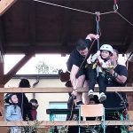 Malí čarodějové ve Větřní házeli košťaty, jeli lanovkou, opékali buřty a rozsvítili lampiony
