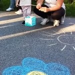 Malí čarodějové ve Větřní házeli košťaty, jeli lanovkou, opékali buřty a rozsvítili lampiony