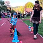 Malí čarodějové ve Větřní házeli košťaty, jeli lanovkou, opékali buřty a rozsvítili lampiony