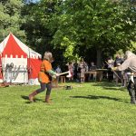 Ve Veselí stavěli májku pomocí křížů a byli odhodlaní hlídat do rána