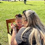 Ve Veselí stavěli májku pomocí křížů a byli odhodlaní hlídat do rána