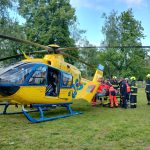 Záchranáři s hasiči zasahovali u požáru bytu v Milevsku. Do nemocnice transportoval vrtulník muže ve vážném stavu