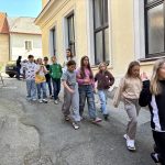 Opusťte hned budovu, je vyhlášena evakuace. Utajené cvičení v táborské škole prověřilo připravenost na krizovou situaci